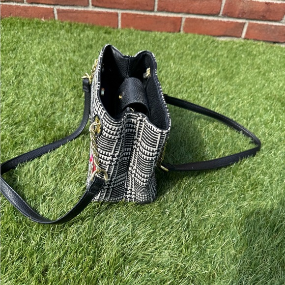 Liz Claiborne Floral Embroidered Shoulder Bag - Black & White Chain Strap - Picture 9 of 15